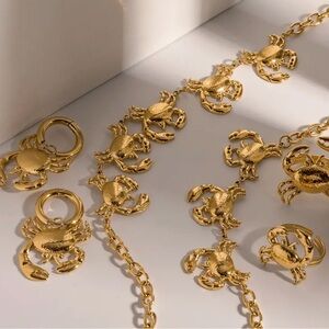 NWT Gold Crab Necklace Vintage Inspired